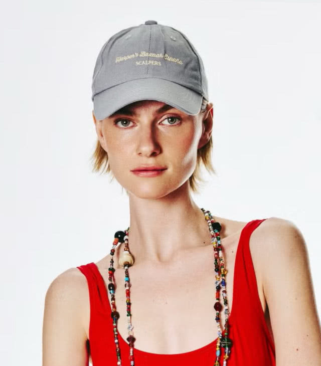 Regalos Revistas Julio 2026 Harpers Bazaar Gorra
